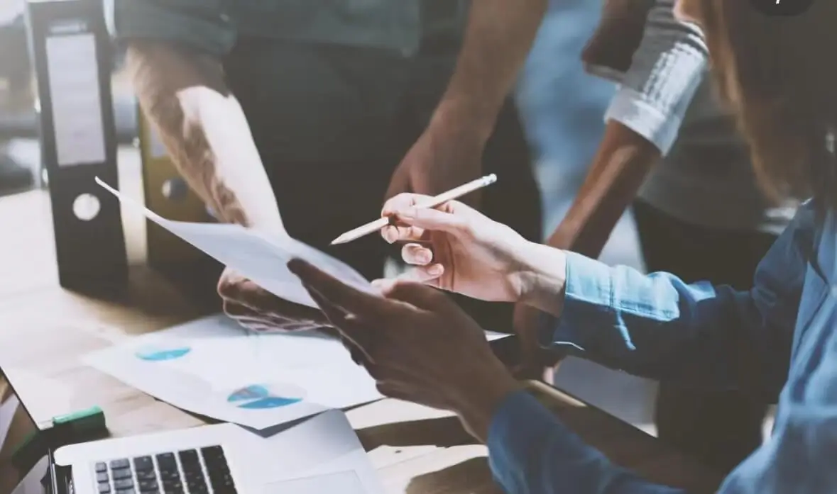 贝宁的人到芬兰旅游多少公里