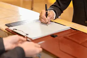 格鲁吉亚那边到芬兰旅游的老外无障碍沟通路线攻略